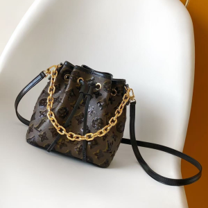 M26284 LV Noe BB handbag