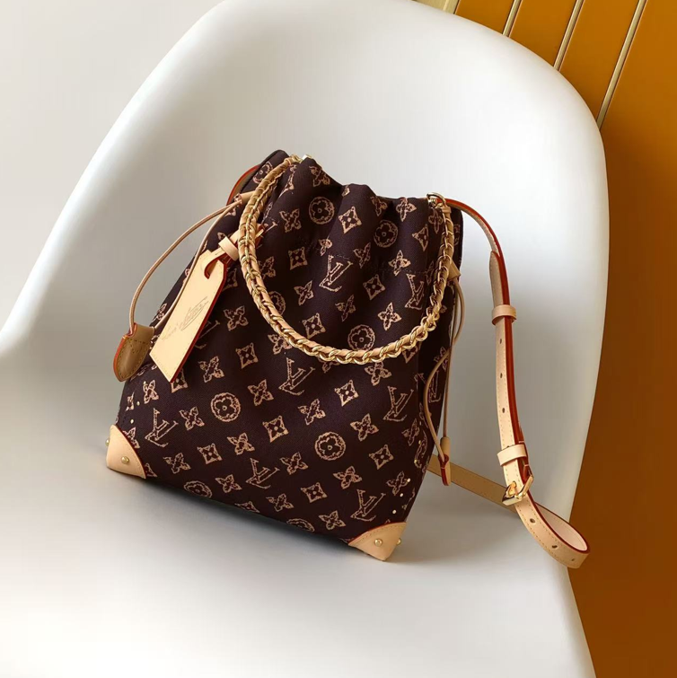 M28103 LV NOÉ TRUNK handbag