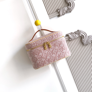 M29667 LV Nice mini makeup bag