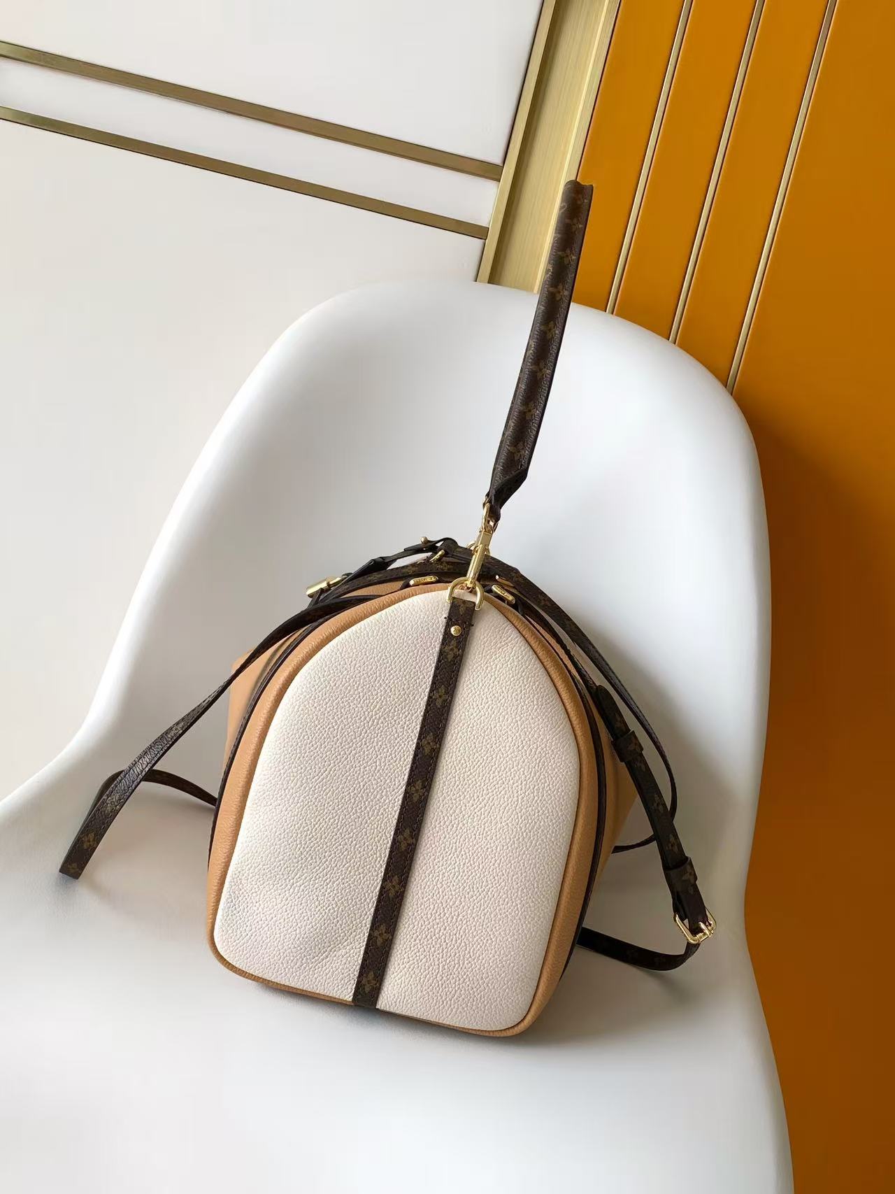 M2A076 LV Express Medium Handbag - 图片 3