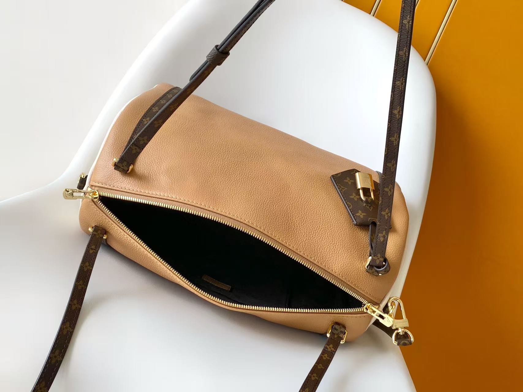 M2A076 LV Express Medium Handbag - 图片 9