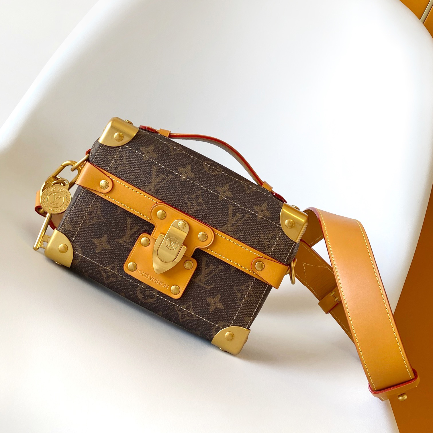 M11535 LV Soul Trunk handbag