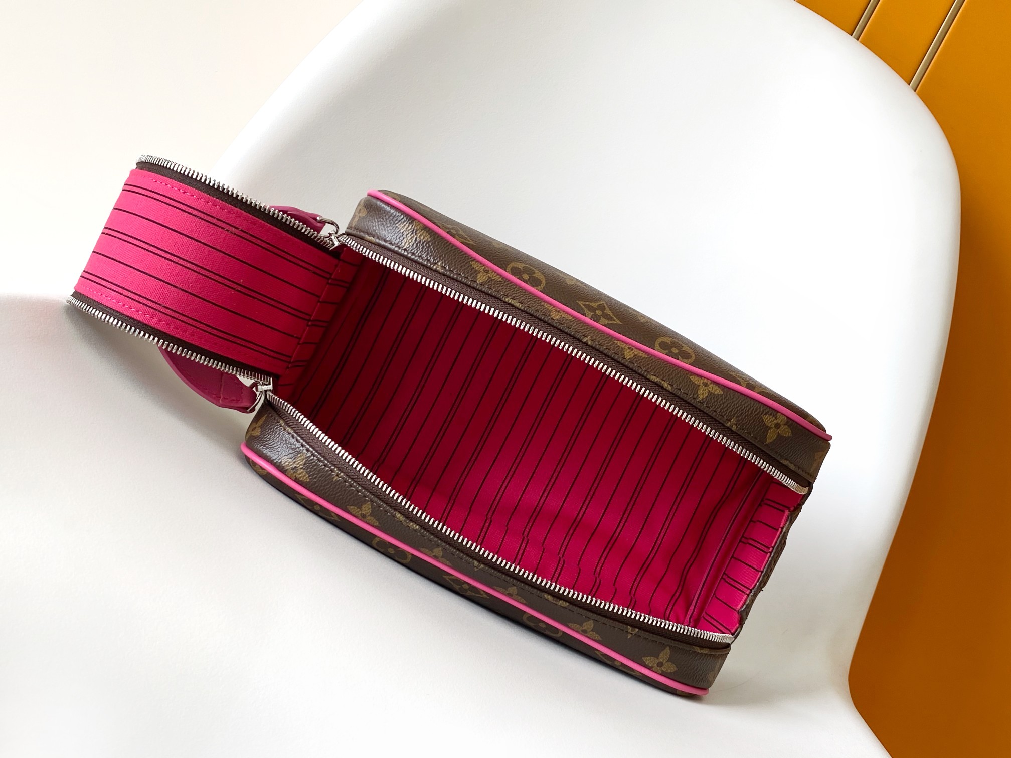 M12641 LV DOPP KIT Toiletry Bag - 图片 4