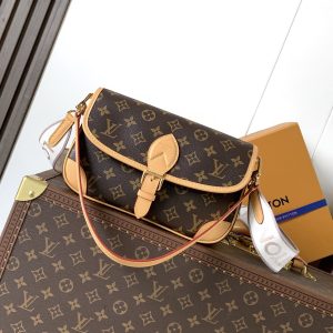 M13035 LV Diane Handbag