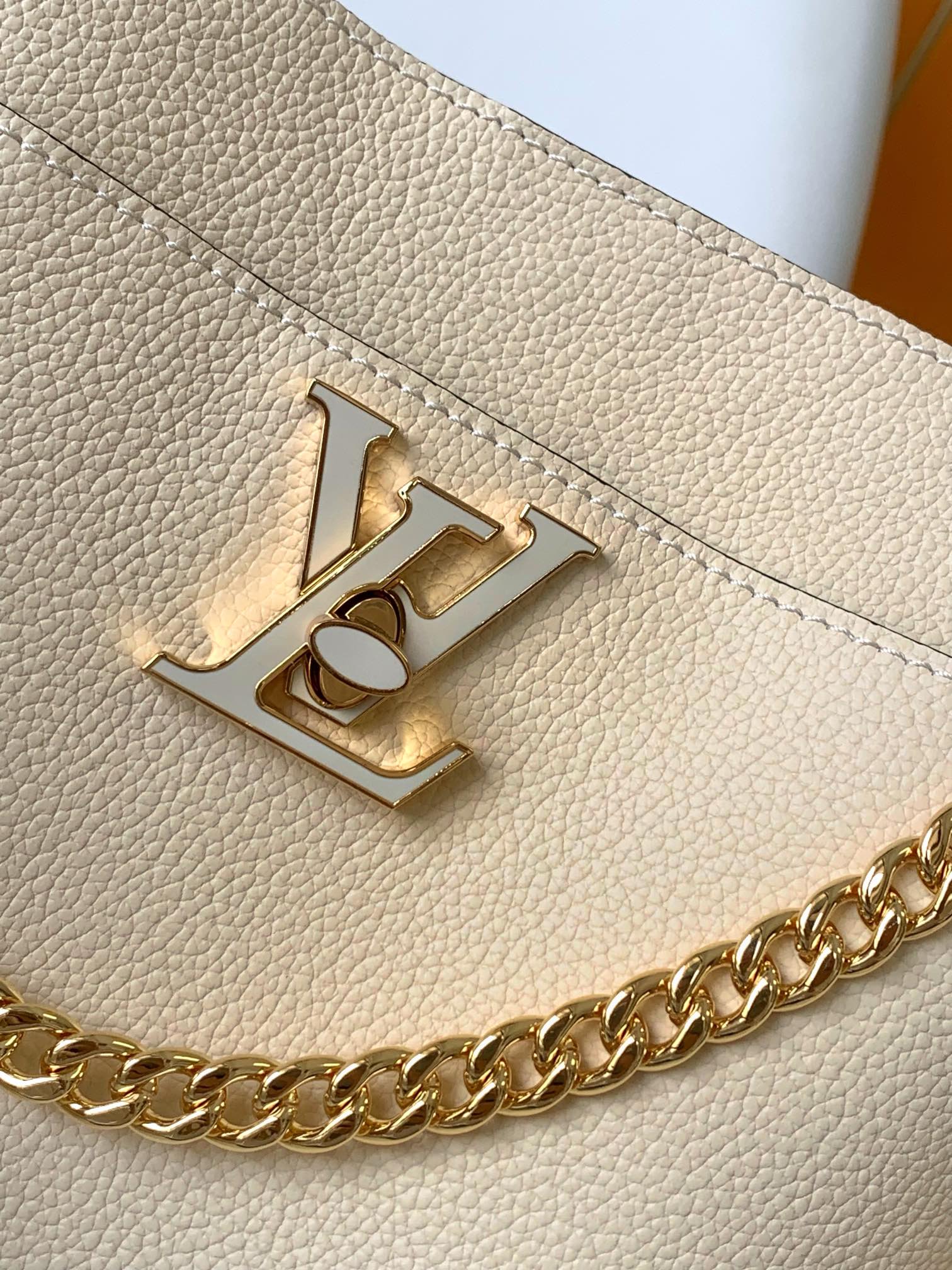 M24638 LV Lock and Walk Bucket Bag - 图片 10