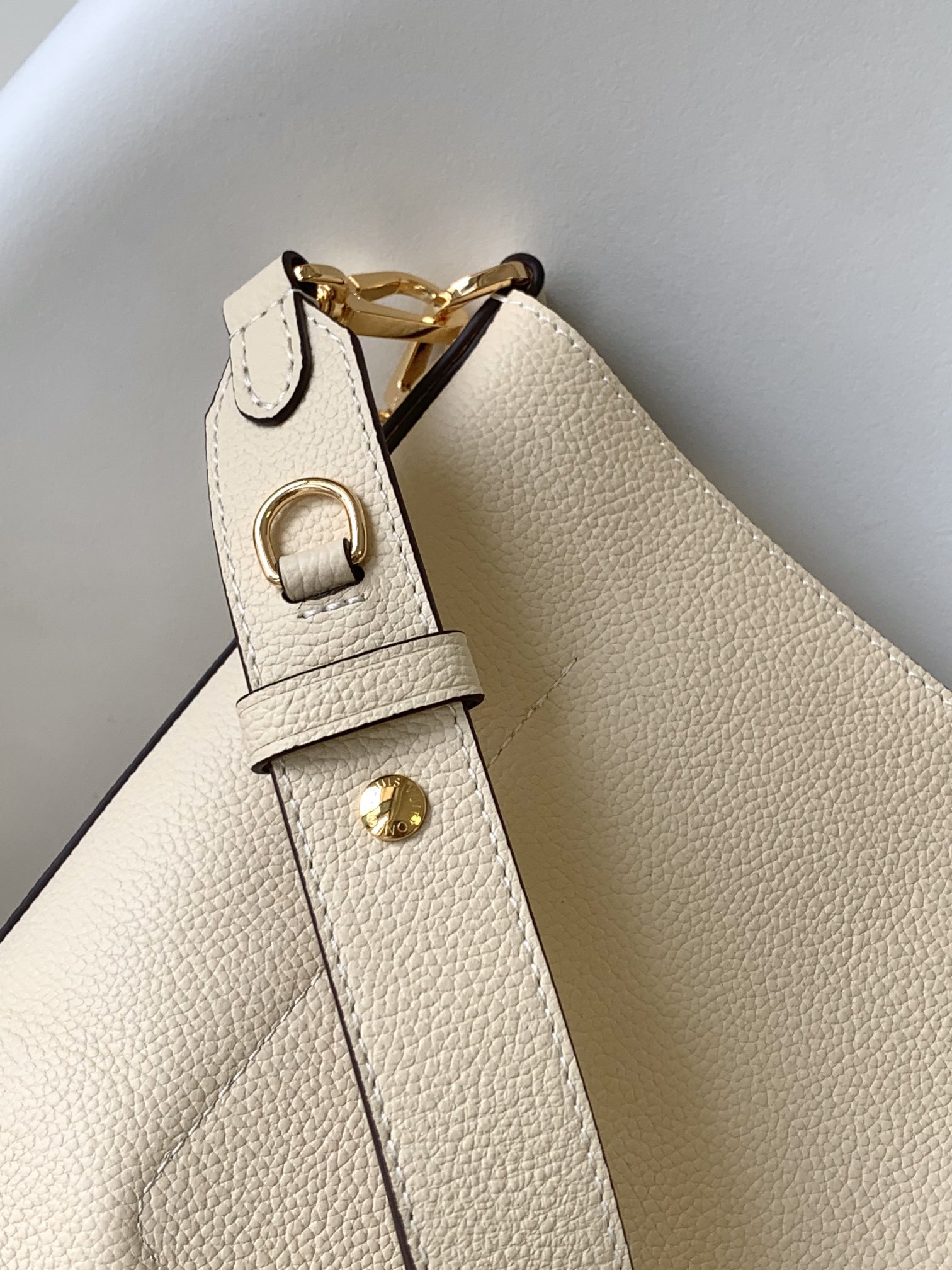 M24638 LV Lock and Walk Bucket Bag - 图片 8