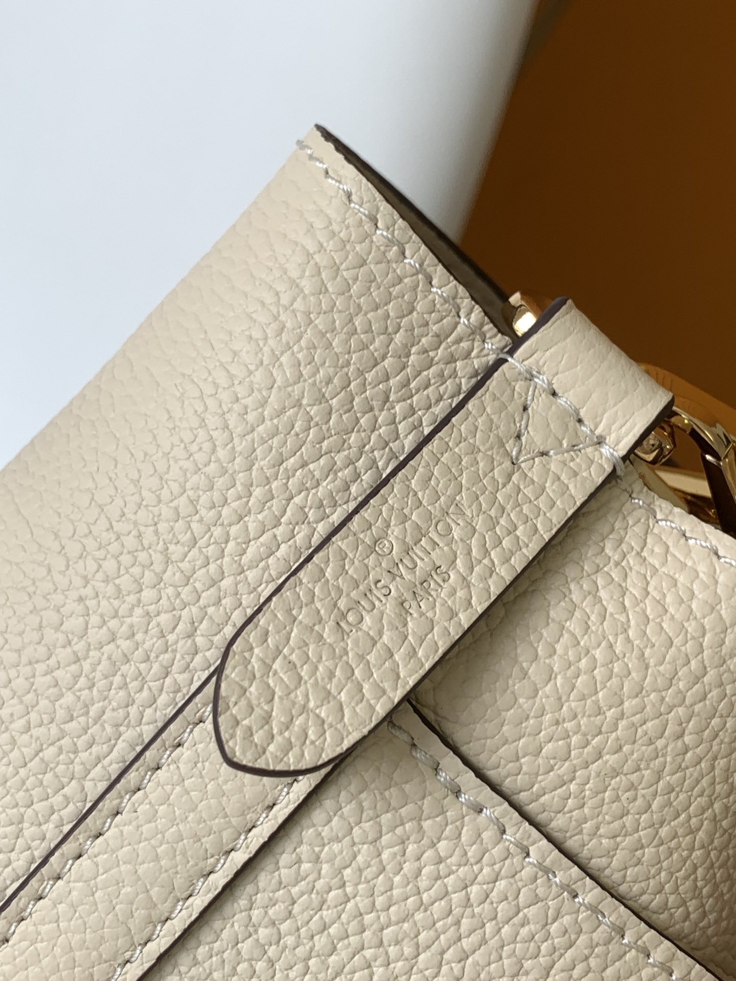 M24638 LV Lock and Walk Bucket Bag - 图片 7