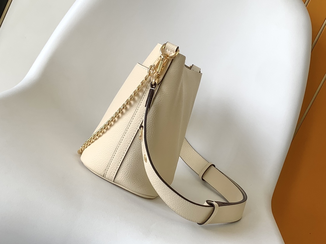 M24638 LV Lock and Walk Bucket Bag - 图片 5