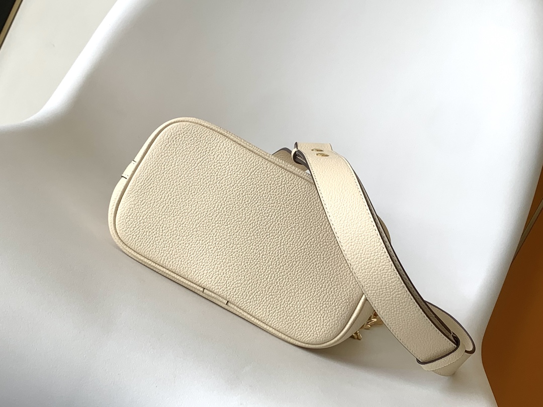 M24638 LV Lock and Walk Bucket Bag - 图片 3