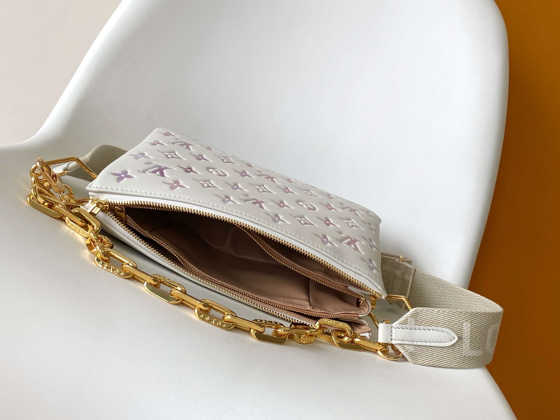 M25507 LV Coussin Mini Handbag - 图片 4