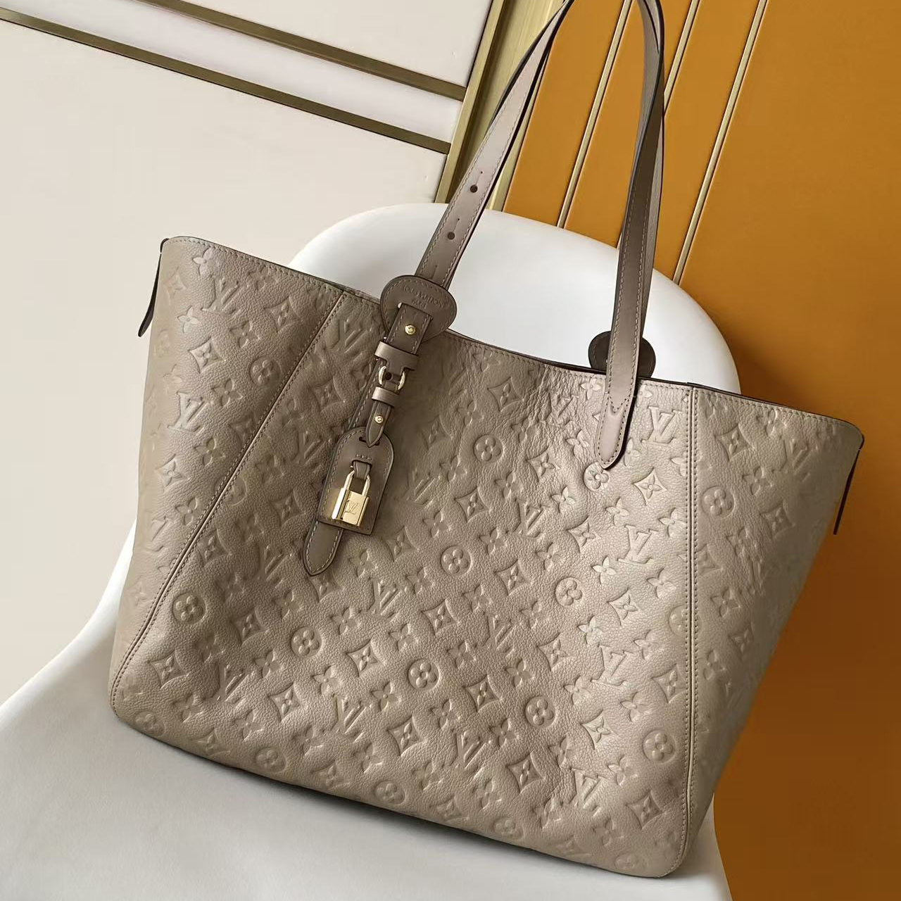 M25889 LV ALL IN ONE Medium Handbag
