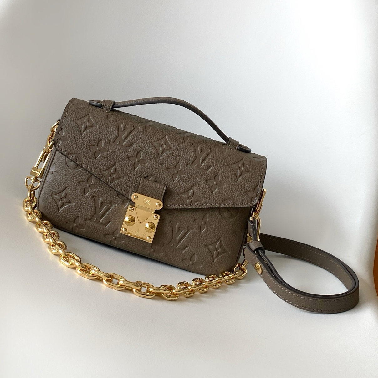 M25910 LV Pochette Métis East West handbag