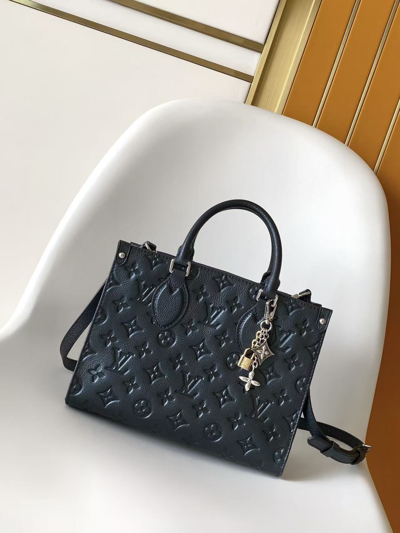 M27042 LV OnTheGo Tote - 图片 2