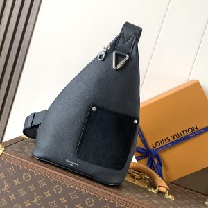 M27060 LV Delta shoulder bag