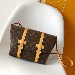 M28115 LV CHRISTOPHER Messenger Bag