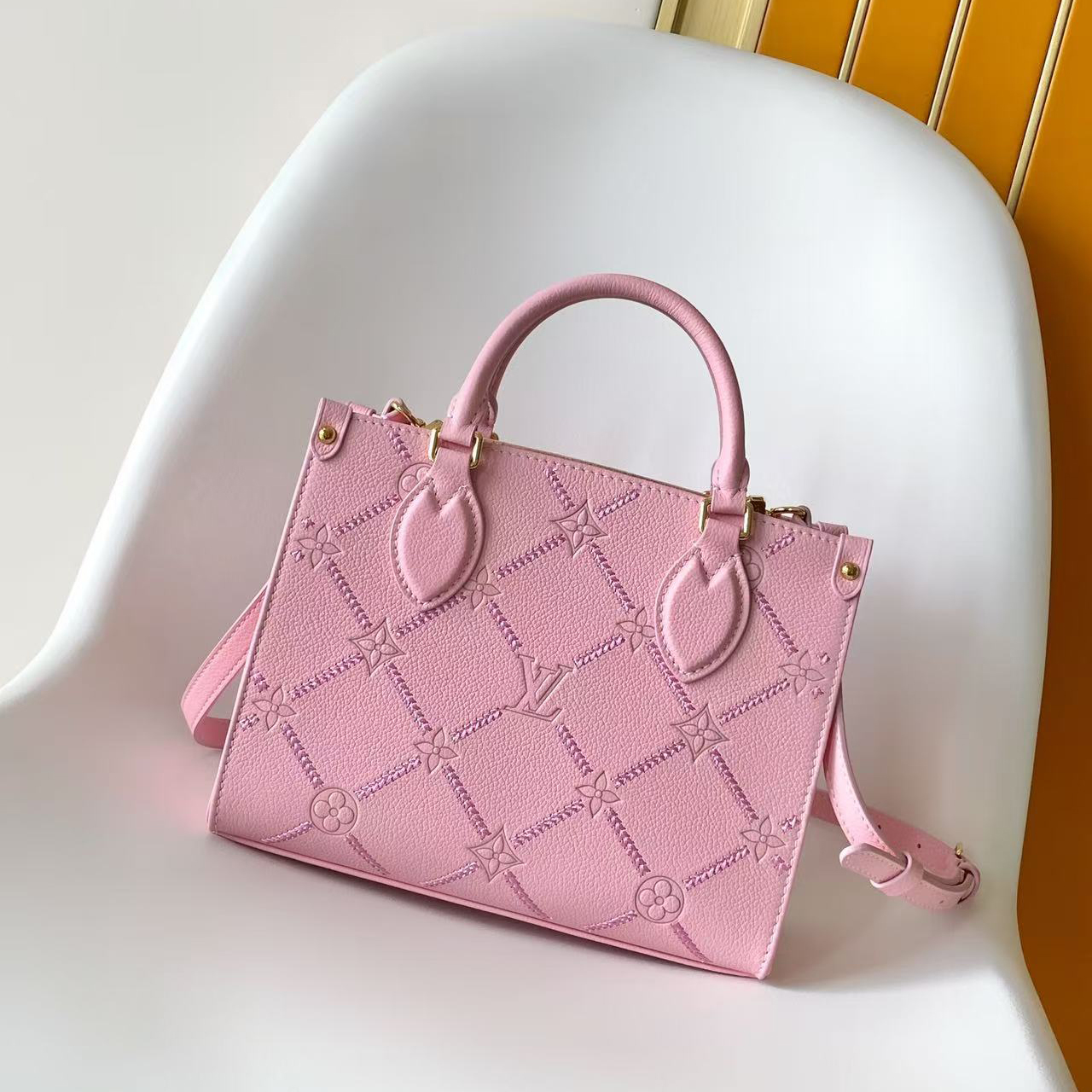 M28528 LV ONTHEGO Small Handbag