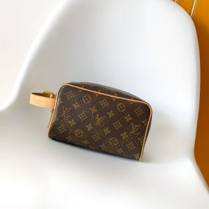 M29165 LV LOCKER DOPP KIT Toiletry bag