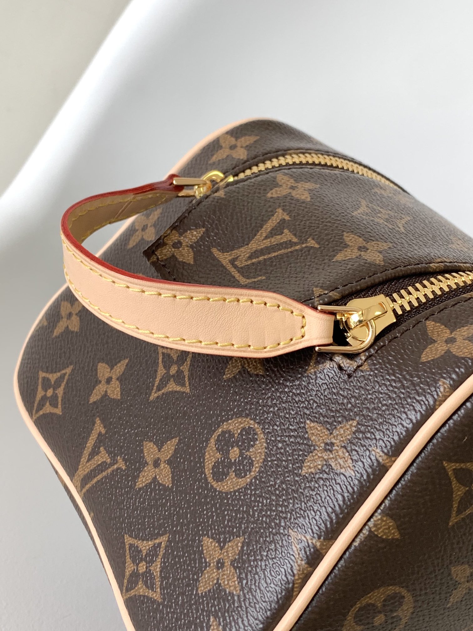 M44494 LV DOPP Toiletry Bag - 图片 9