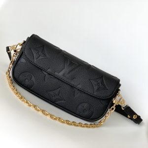 M82154 LV WALLET ON CHAIN IVY
