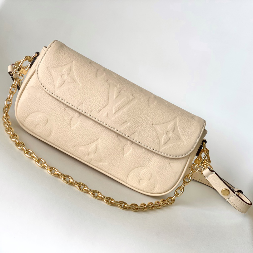 M82210 LV WALLET ON CHAIN IVY